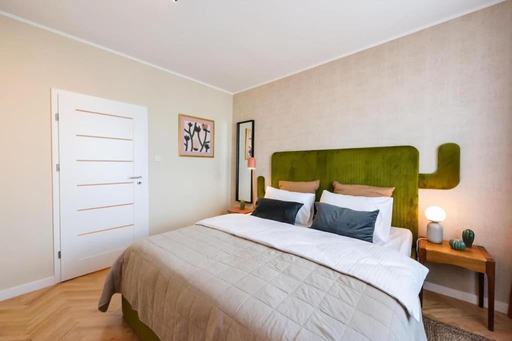 Eclectic City Apartment Near Old Town Варшава Екстер'єр фото