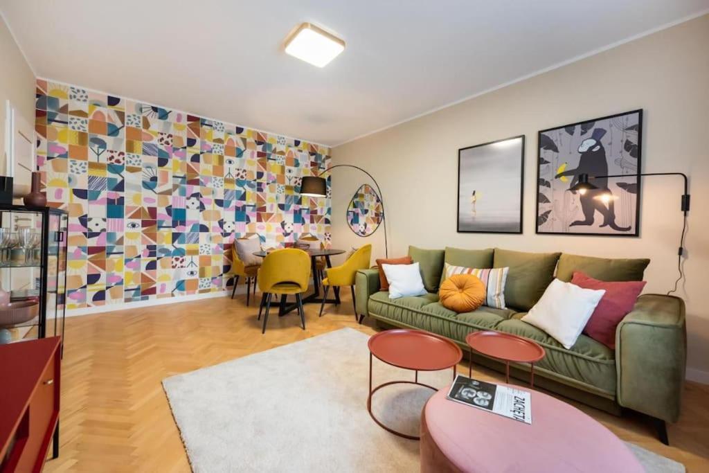 Eclectic City Apartment Near Old Town Варшава Екстер'єр фото